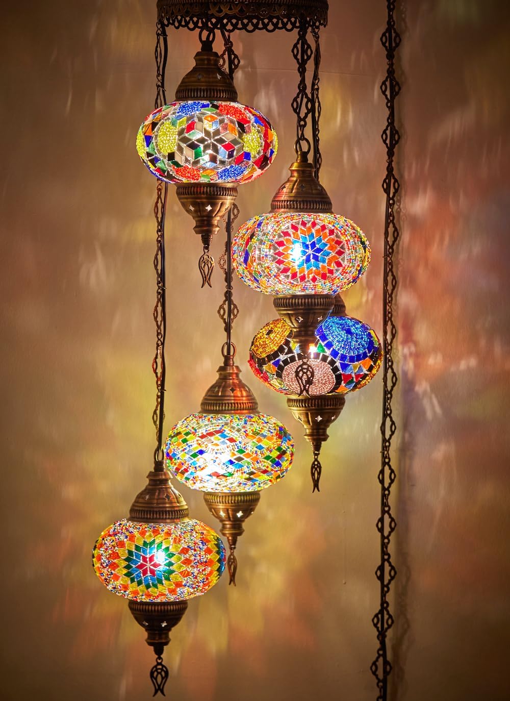 DEMMEX Rainbow Five-Globe Plug-in Chandelier — model photograph 1