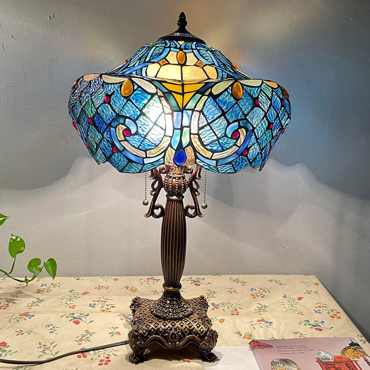 Bieye L10784 Blue Baroque Table Lamp — model photograph 3