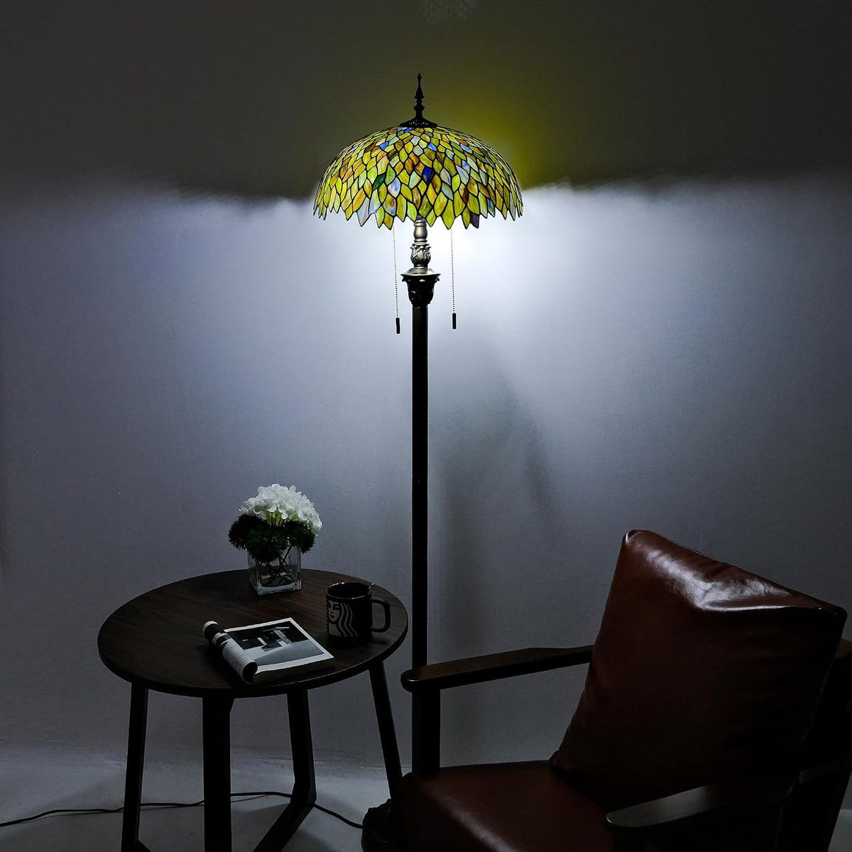 GILGGAK Green Leaves Tiffany Floor Lamp — model photograph 3