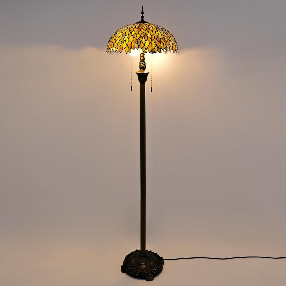 GILGGAK Green Leaves Tiffany Floor Lamp — model photograph 5